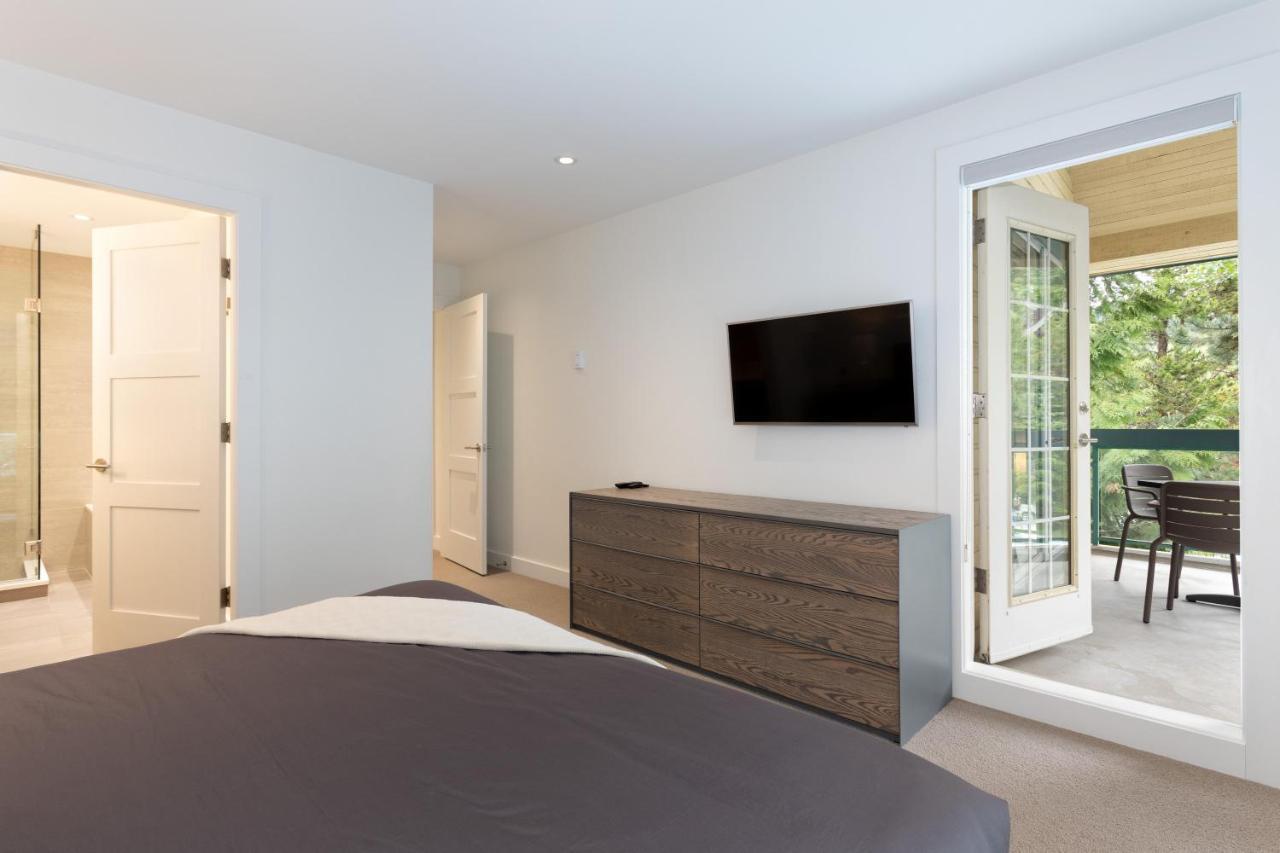 Snowbird 200 | Upscale Townhome, Close To Skiing, Shared Hot Tub, 2 Parking Spaces * Whistler
