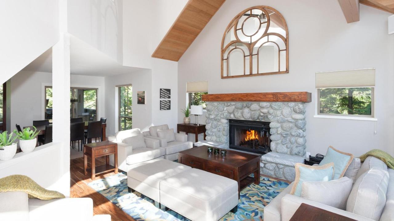 Holiday home Snowgoose 14 | Inviting Townhome W/ Access, Private Hot Tub, Parking X 2