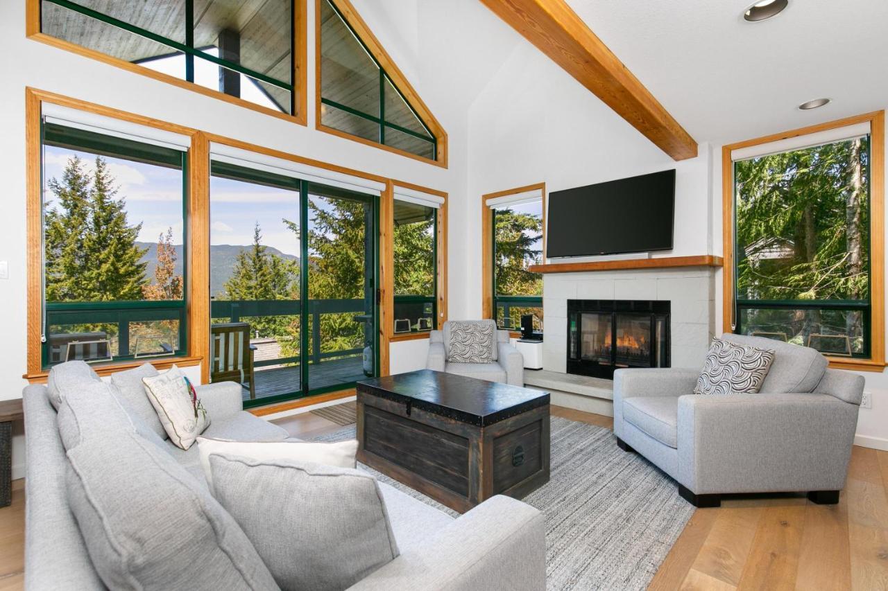 Holiday home Northern Lights 35 | Spacious Townhome Close To Village With Hot Tub, Mountain View & Garage Parking *