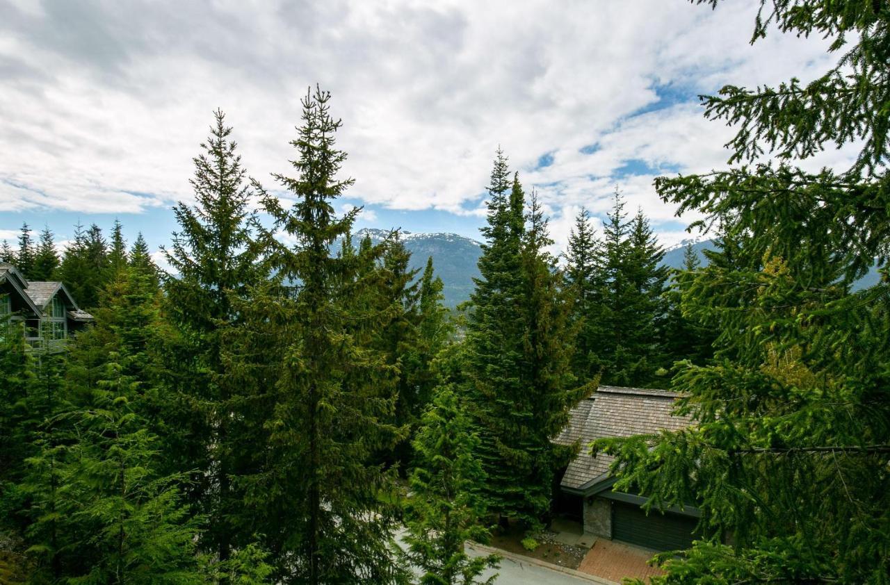 Holiday home Northern Lights 35 | Spacious Townhome Close To Village With Hot Tub, Mountain View & Garage Parking Whistler
