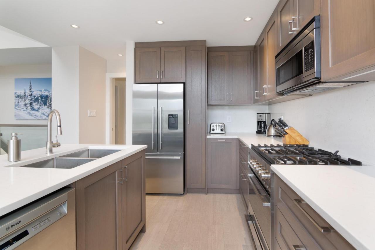Holiday home Snowbird 200 | Upscale Townhome, Close To Skiing, Shared Hot Tub, 2 Parking Spaces
