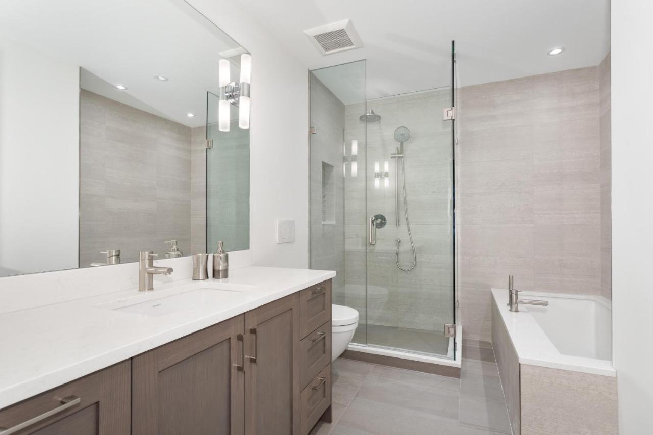 Snowbird 200 | Upscale Townhome, Close To Skiing, Shared Hot Tub, 2 Parking Spaces Holiday home Whistler