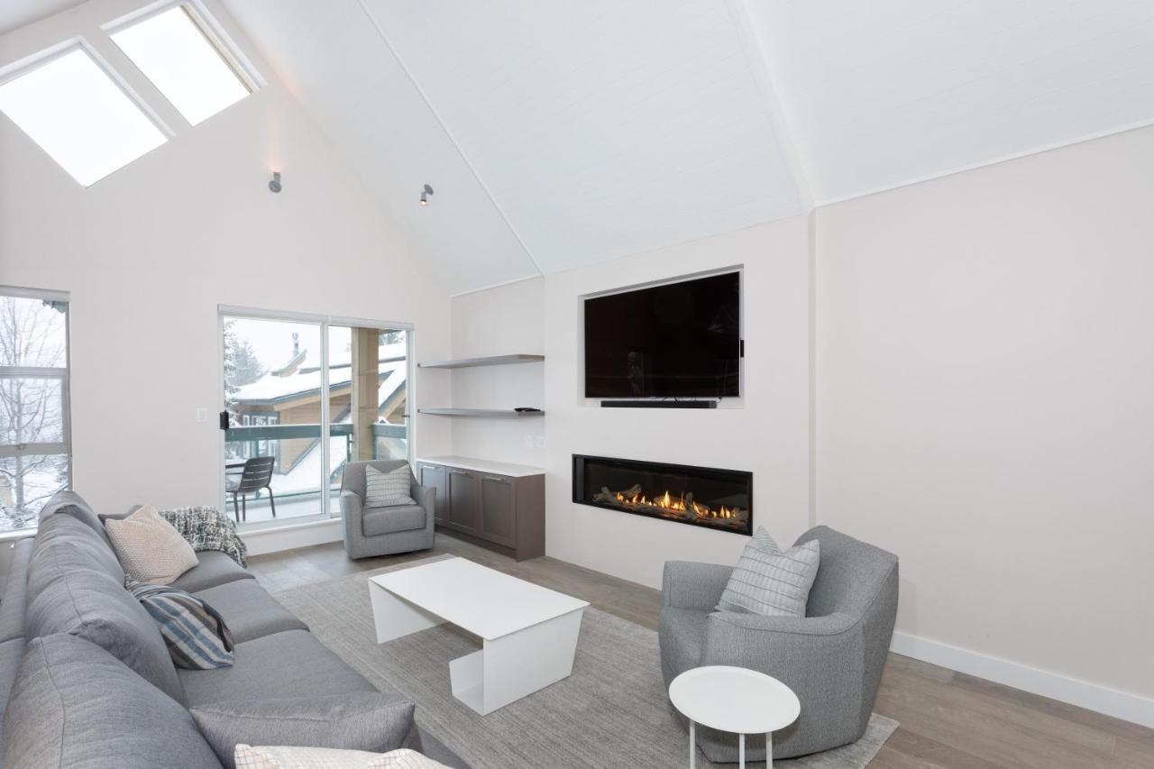 Holiday home Snowbird 200 | Upscale Townhome, Close To Skiing, Shared Hot Tub, 2 Parking Spaces *