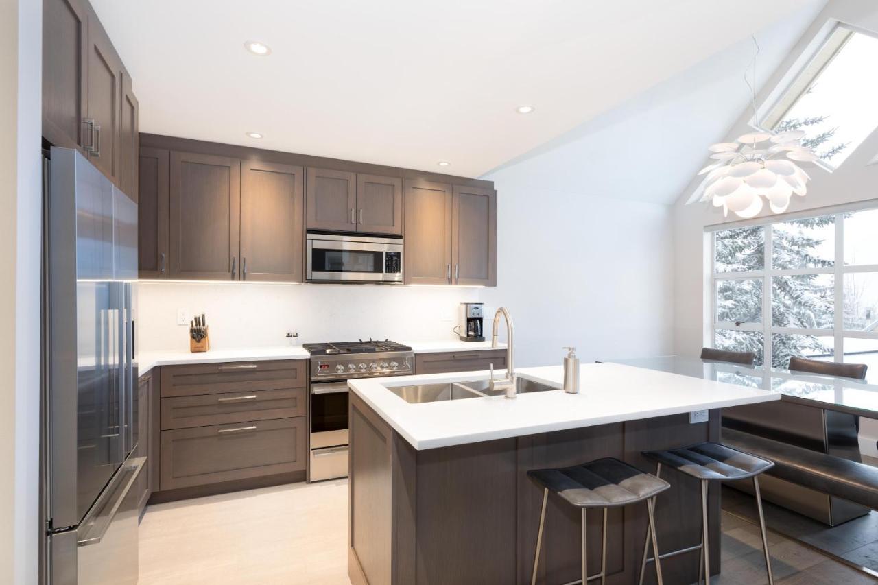 Snowbird 200 | Upscale Townhome, Close To Skiing, Shared Hot Tub, 2 Parking Spaces