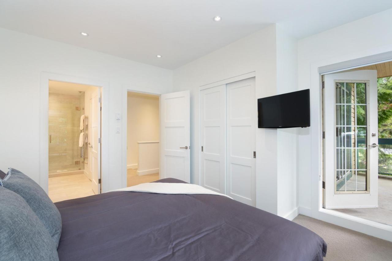Snowbird 200 | Upscale Townhome, Close To Skiing, Shared Hot Tub, 2 Parking Spaces Whistler