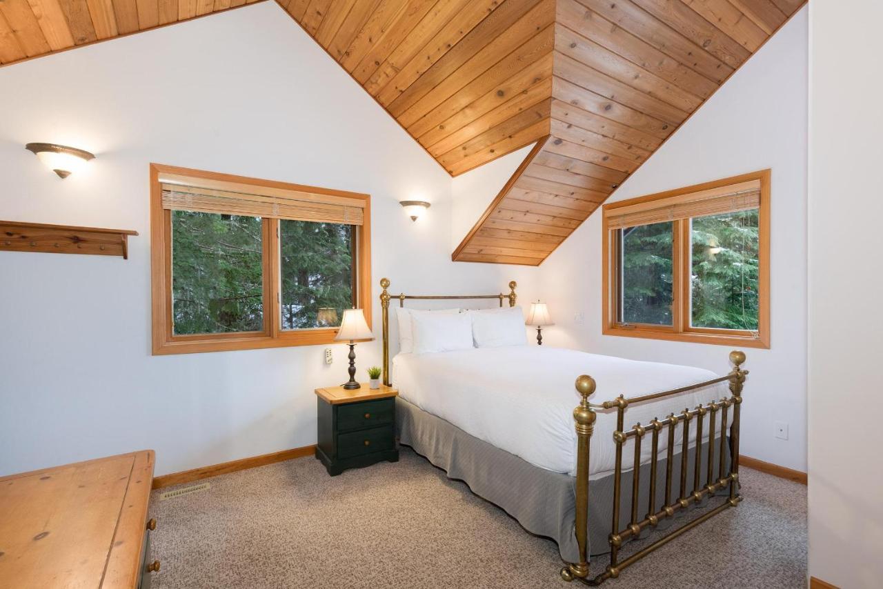 Holiday home Falcon's Nest | Classic Log W/ Village Parking, Hot Tub, & Fireplace