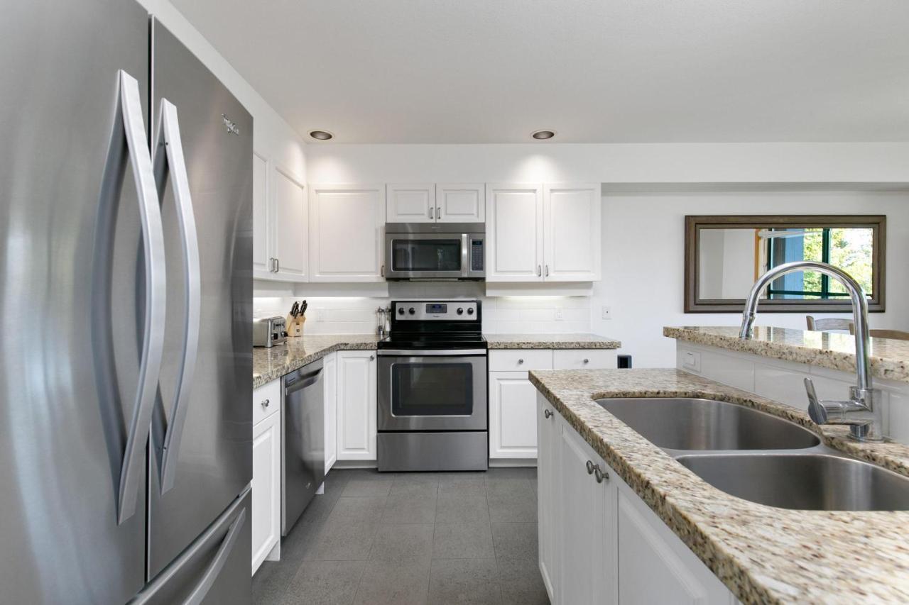 Northern Lights 35 | Spacious Townhome Close To Village With Hot Tub, Mountain View & Garage Parking * Whistler