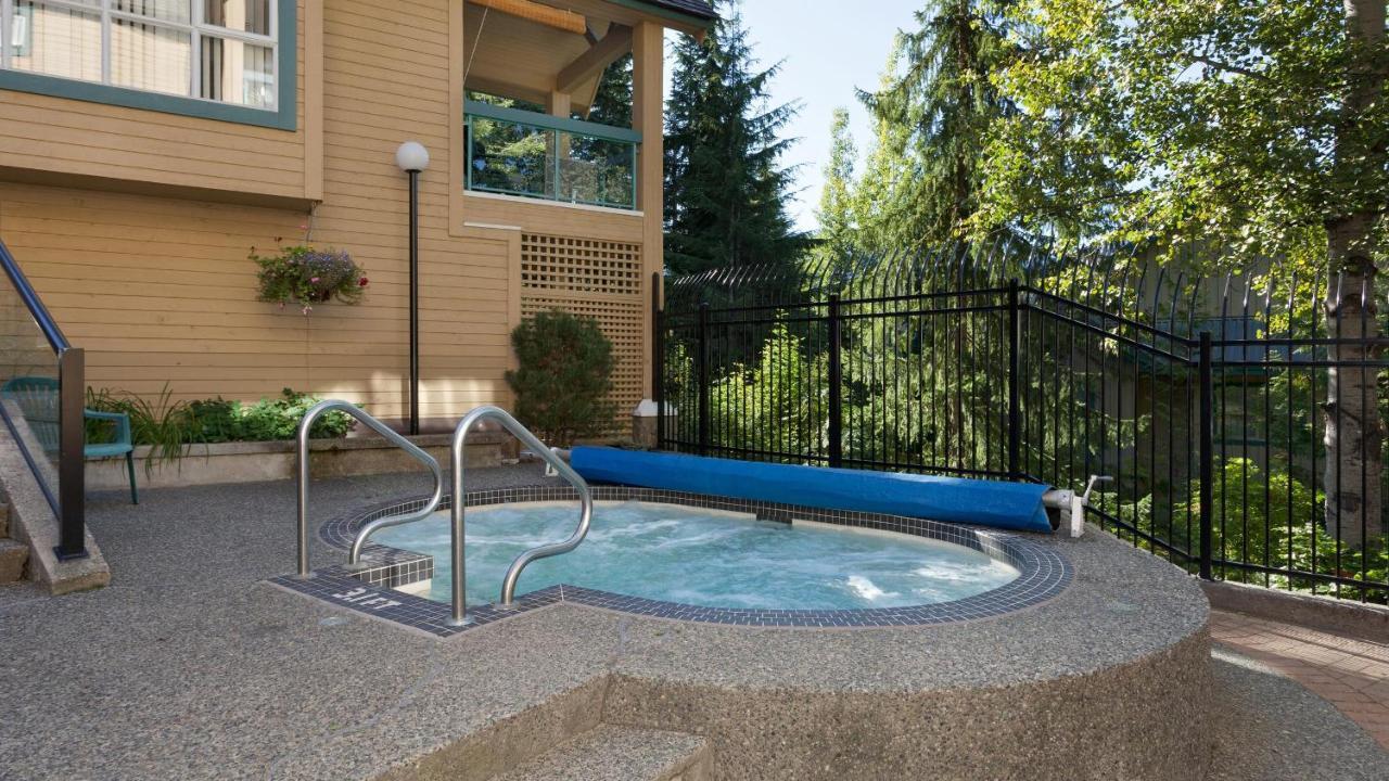 Snowbird 200 | Upscale Townhome, Close To Skiing, Shared Hot Tub, 2 Parking Spaces Holiday home Whistler