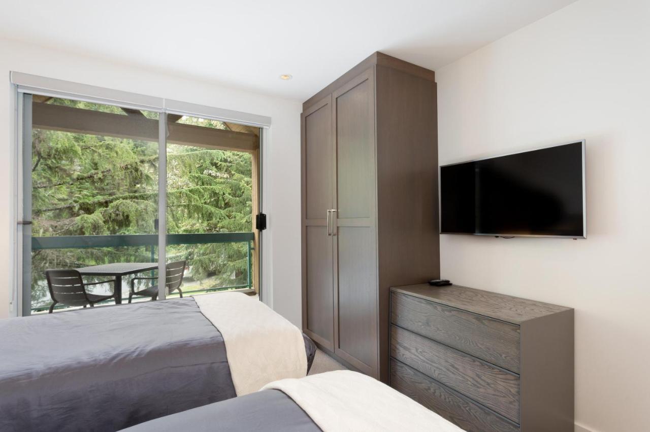 Holiday home Snowbird 200 | Upscale Townhome, Close To Skiing, Shared Hot Tub, 2 Parking Spaces