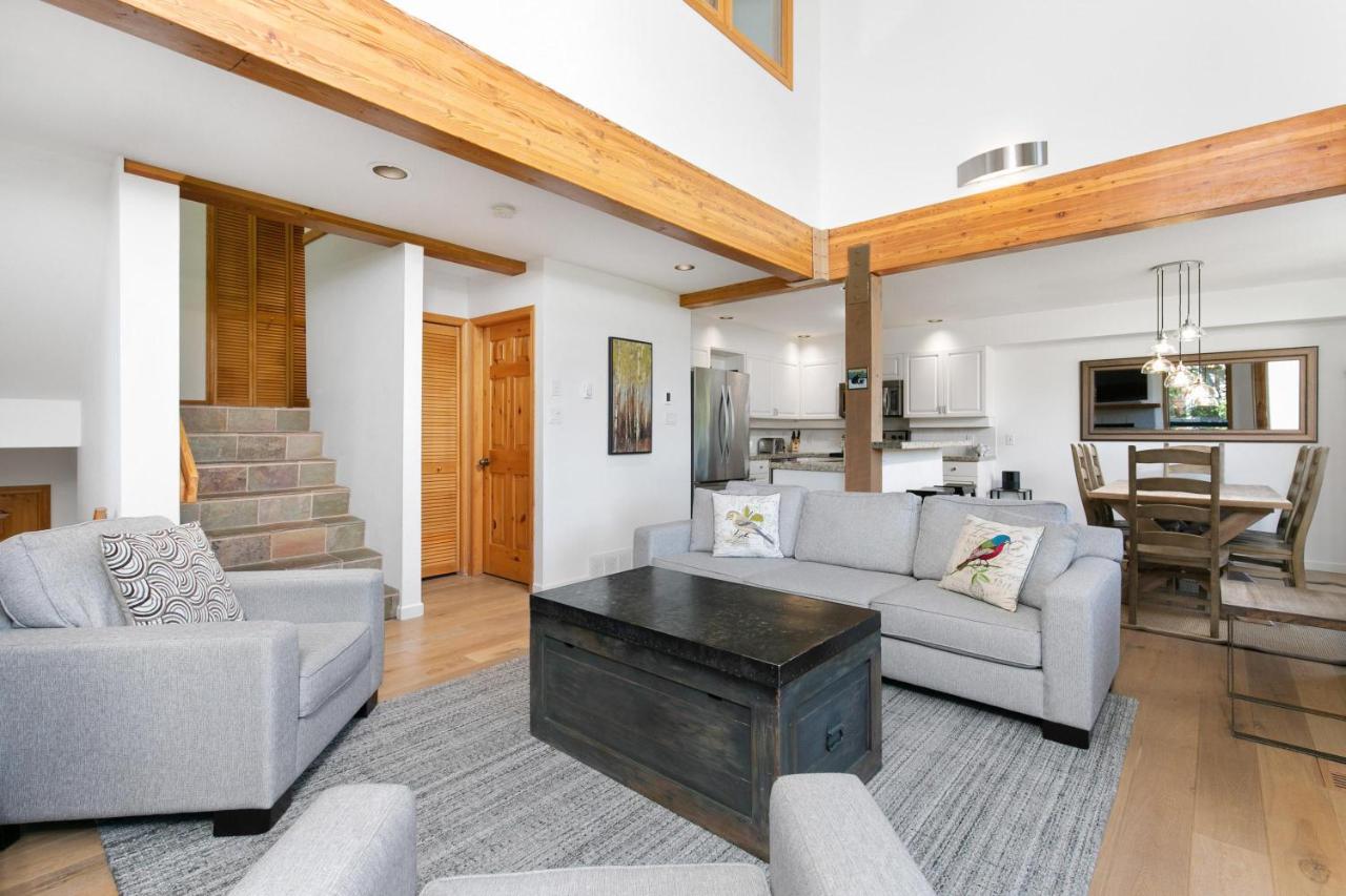 Northern Lights 35 | Spacious Townhome Close To Village With Hot Tub, Mountain View & Garage Parking *