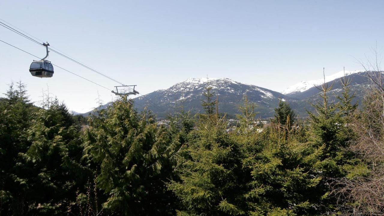 Pinnacle Ridge 21 | Family Townhome W/ Prime Access, Hot Tub, 2 Living & Fireplace Holiday home Whistler
