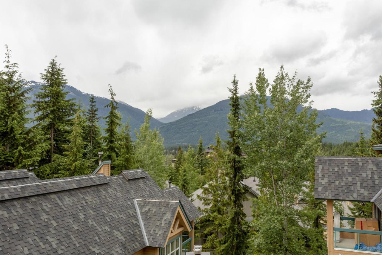 Holiday home Snowbird 200 | Upscale Townhome, Close To Skiing, Shared Hot Tub, 2 Parking Spaces Whistler