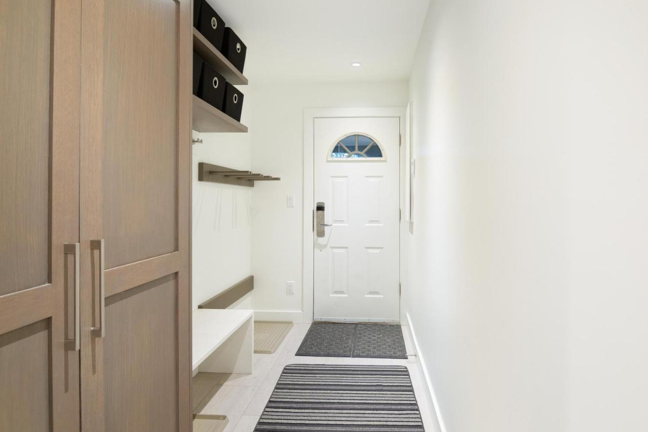 Snowbird 200 | Upscale Townhome, Close To Skiing, Shared Hot Tub, 2 Parking Spaces Holiday home Whistler