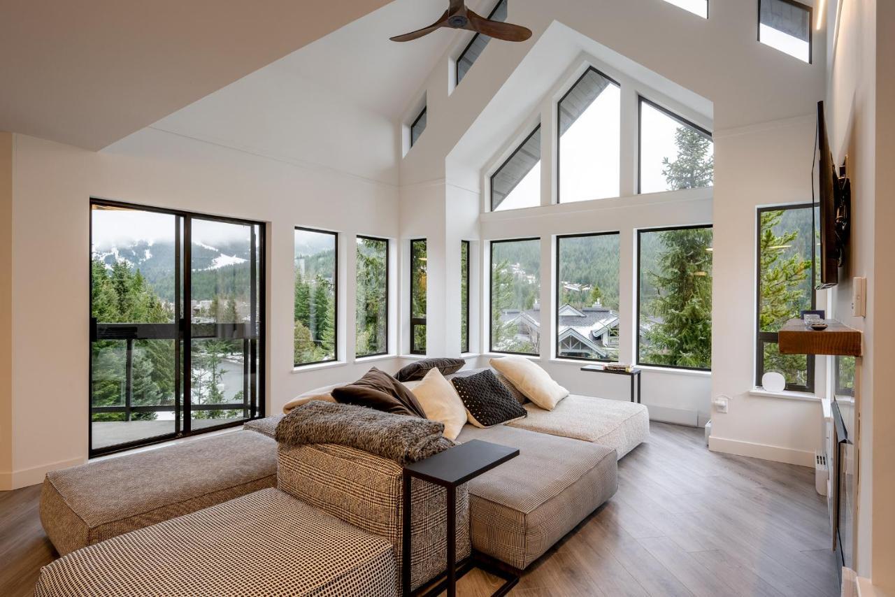 Newly Renovated! Spacious 3 Bedrooms Enclosed Loft Bedroom And Tv Room!