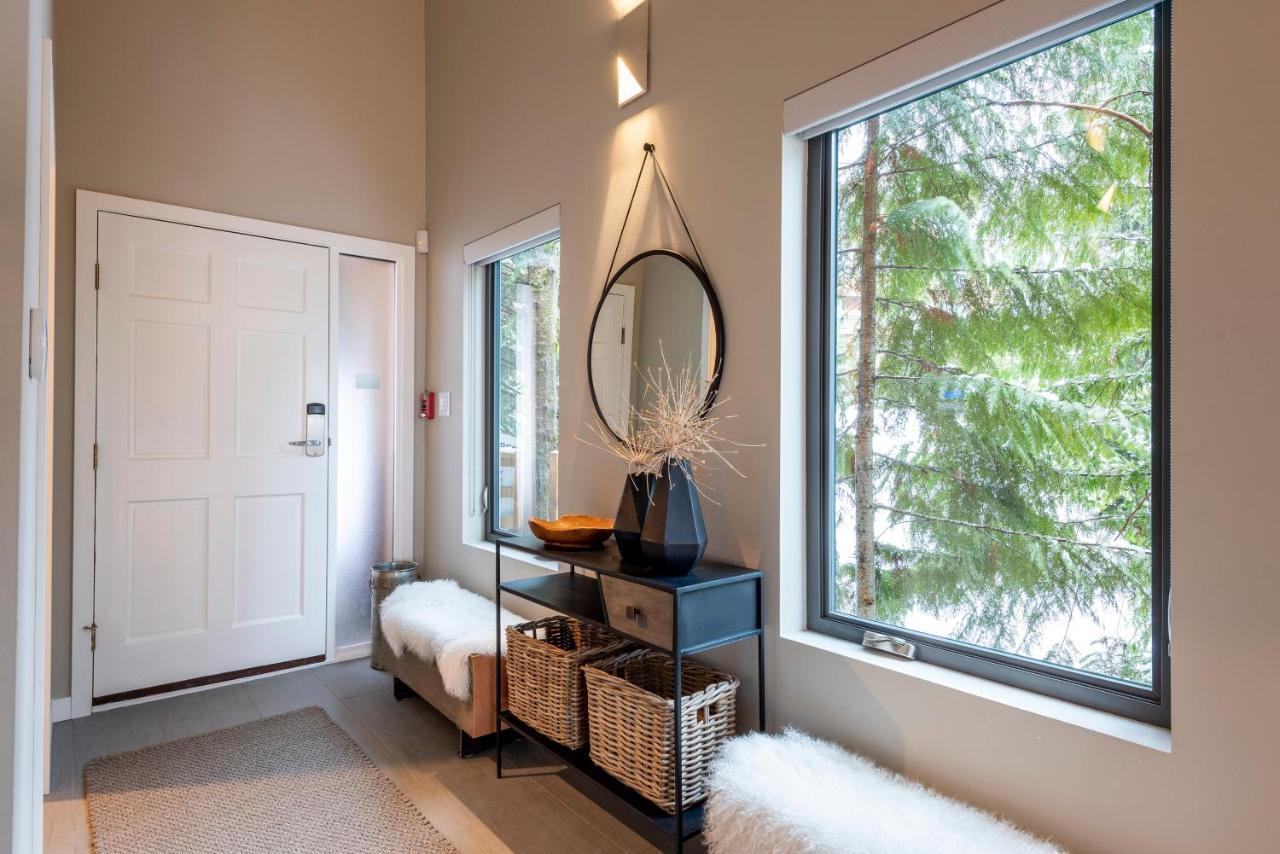 Luxury In Out Townhome With Expansive Mountain Views *