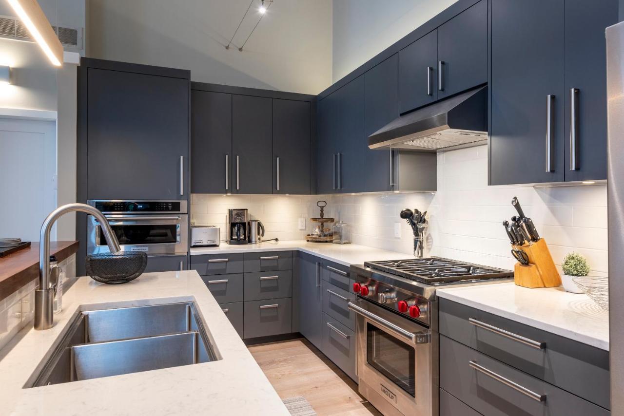 Luxury In Out Townhome With Expansive Mountain Views Whistler