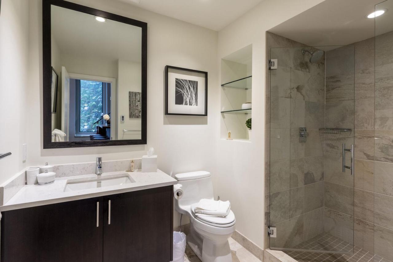 Luxury In Out Townhome With Expansive Mountain Views
