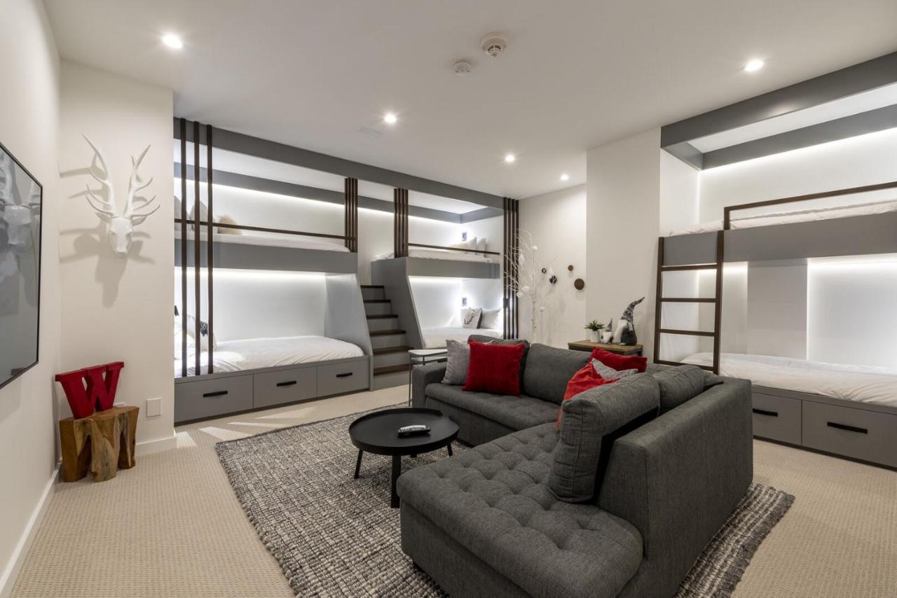 Luxury In Out Townhome With Expansive Mountain Views Whistler