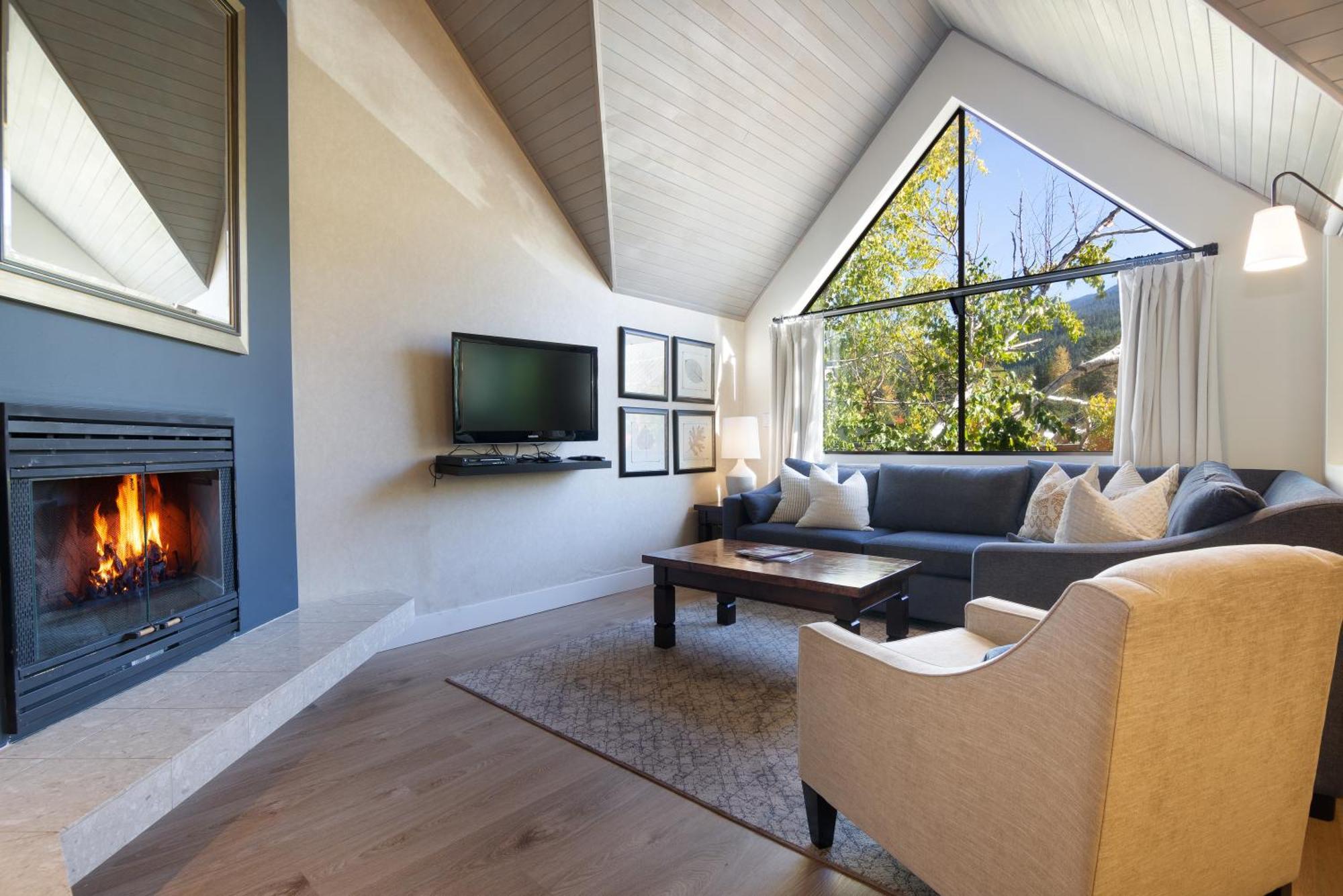Powder's Edge By Latour And Apartment Whistler