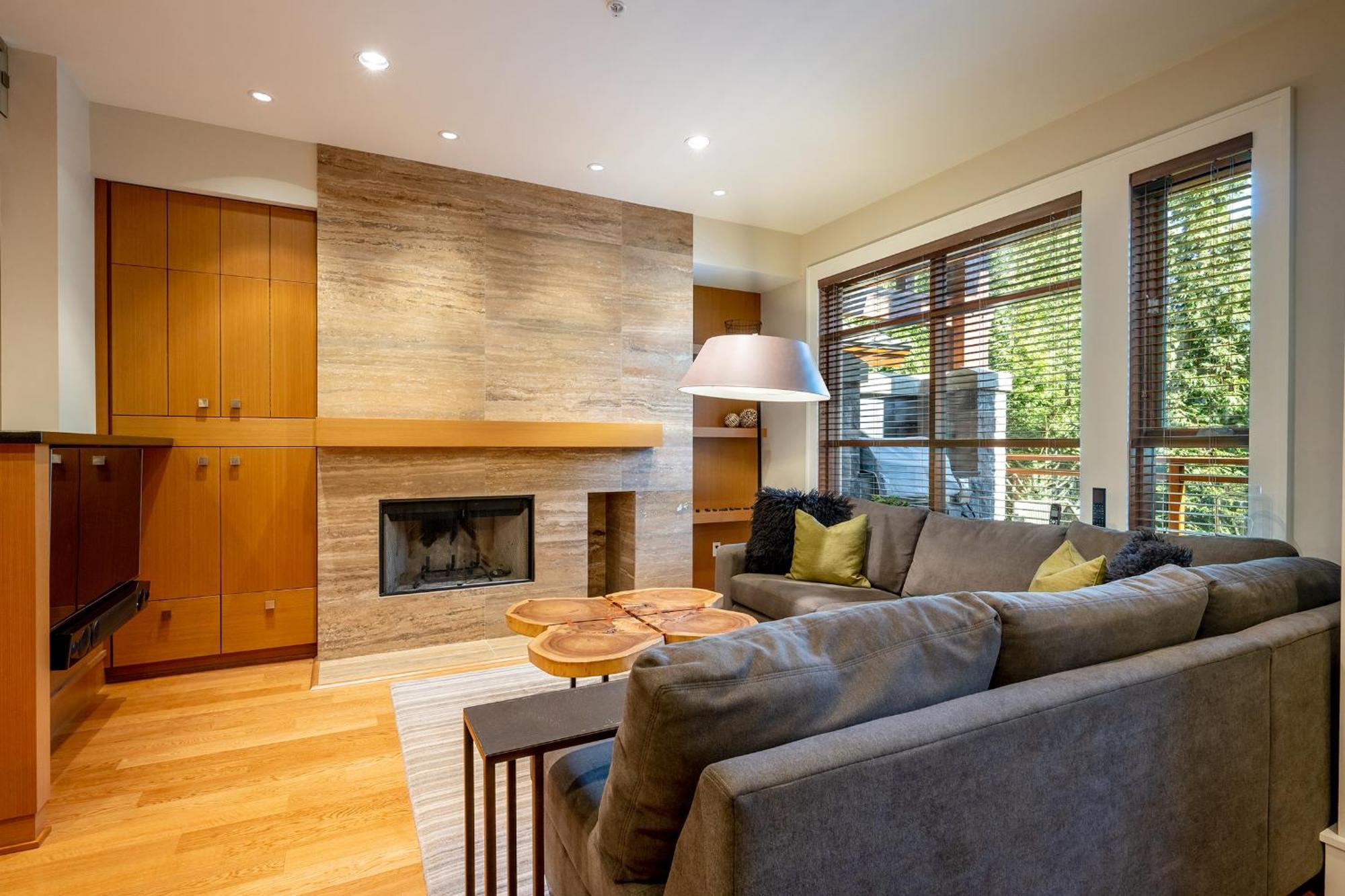 Holiday home West Coast Style 4-bedroom, 3-bathroom, Mountain View Townhome *