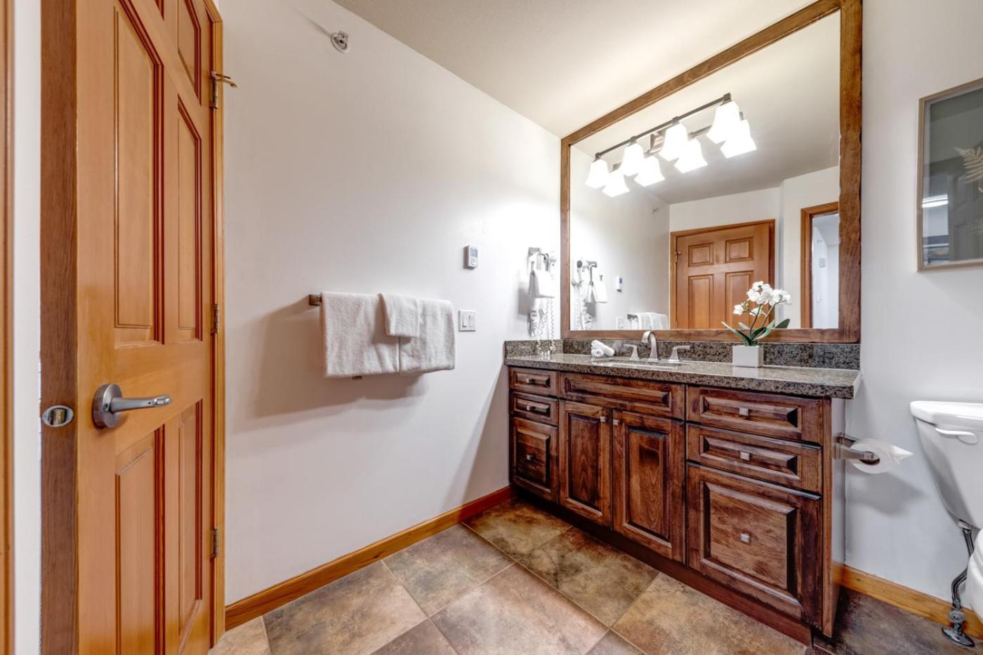 2br With Prime Amenities *
