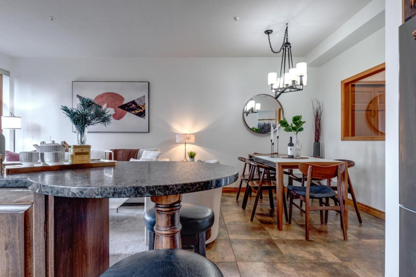 2br With Prime Amenities *