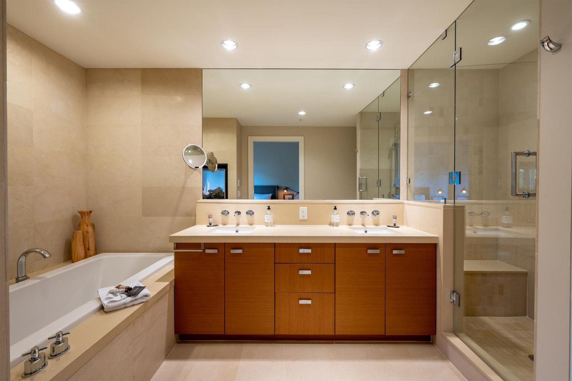 Holiday home West Coast Style 4-bedroom, 3-bathroom, Mountain View Townhome Whistler