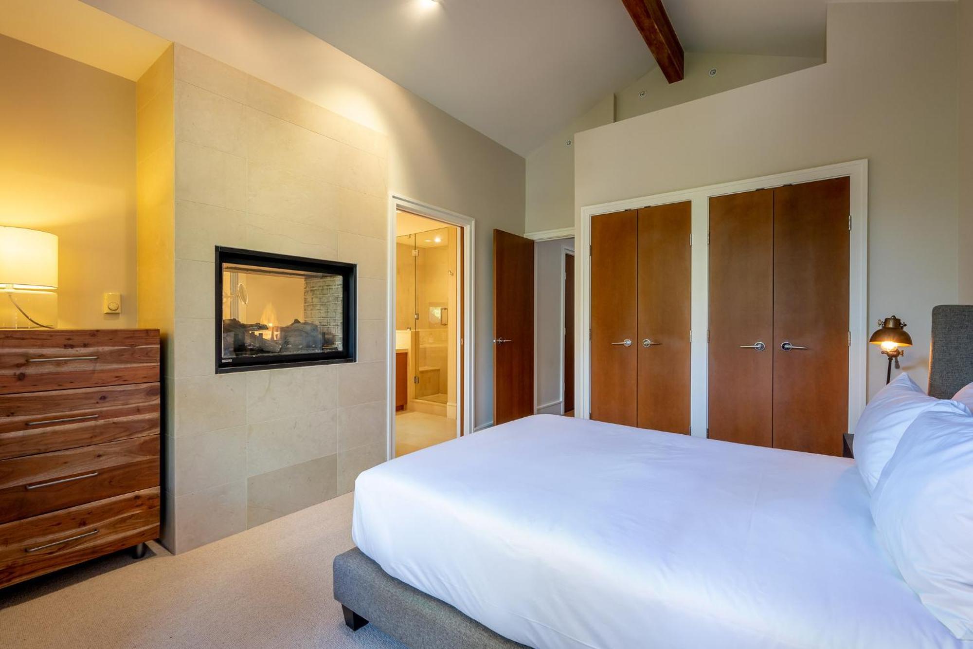 Holiday home West Coast Style 4-bedroom, 3-bathroom, Mountain View Townhome