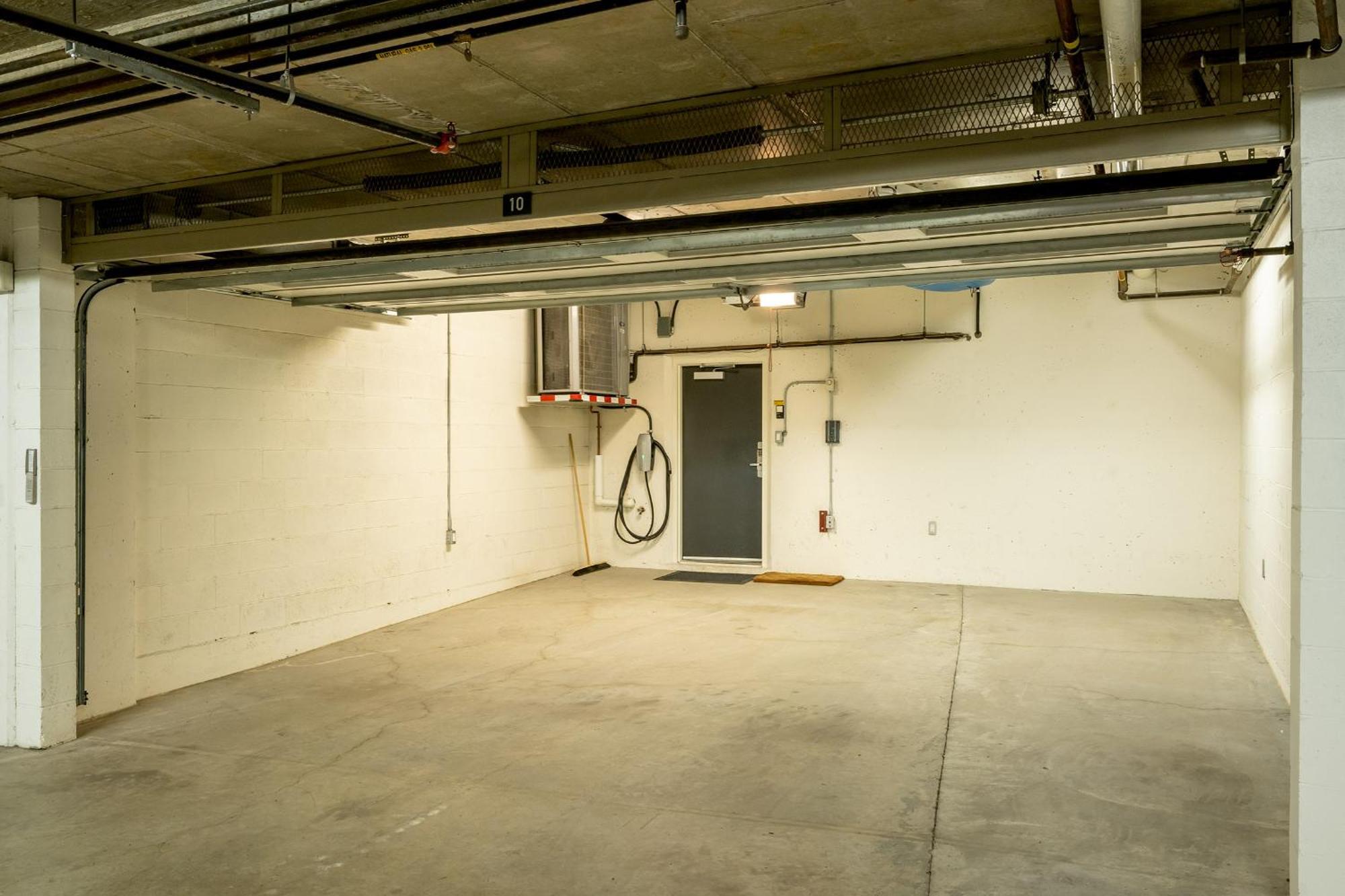 West Coast Style 4-bedroom, 3-bathroom, Mountain View Townhome Whistler
