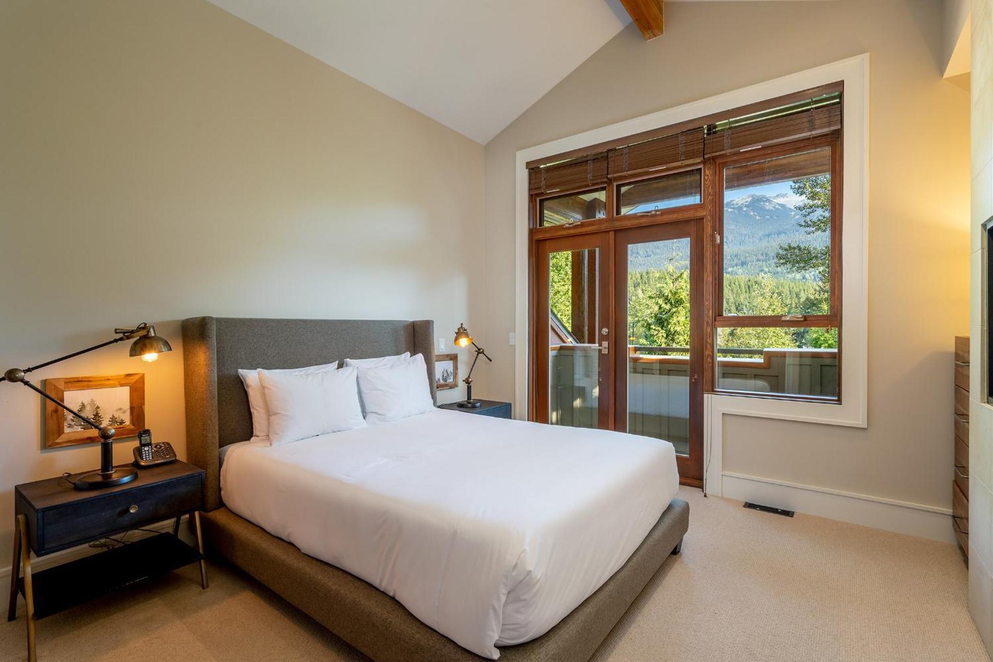 Holiday home West Coast Style 4-bedroom, 3-bathroom, Mountain View Townhome Whistler