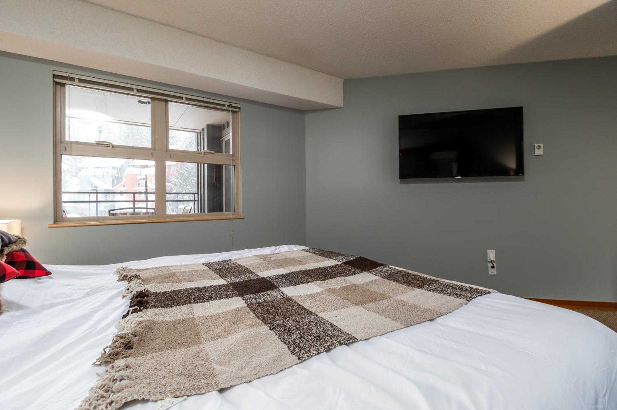Creekside Slopeside 1br With Pool, Hot Tub, Bbq Apartment *