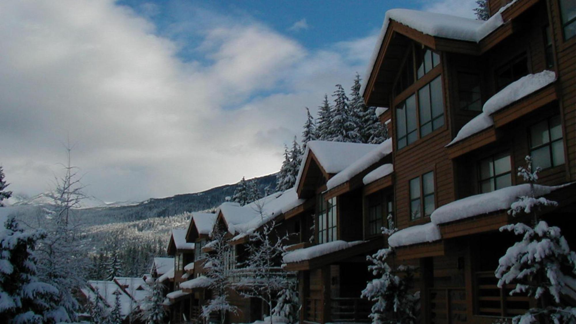 Northern Lights 35 | Spacious Townhome Close To Village With Hot Tub, Mountain View & Garage Parking * Whistler