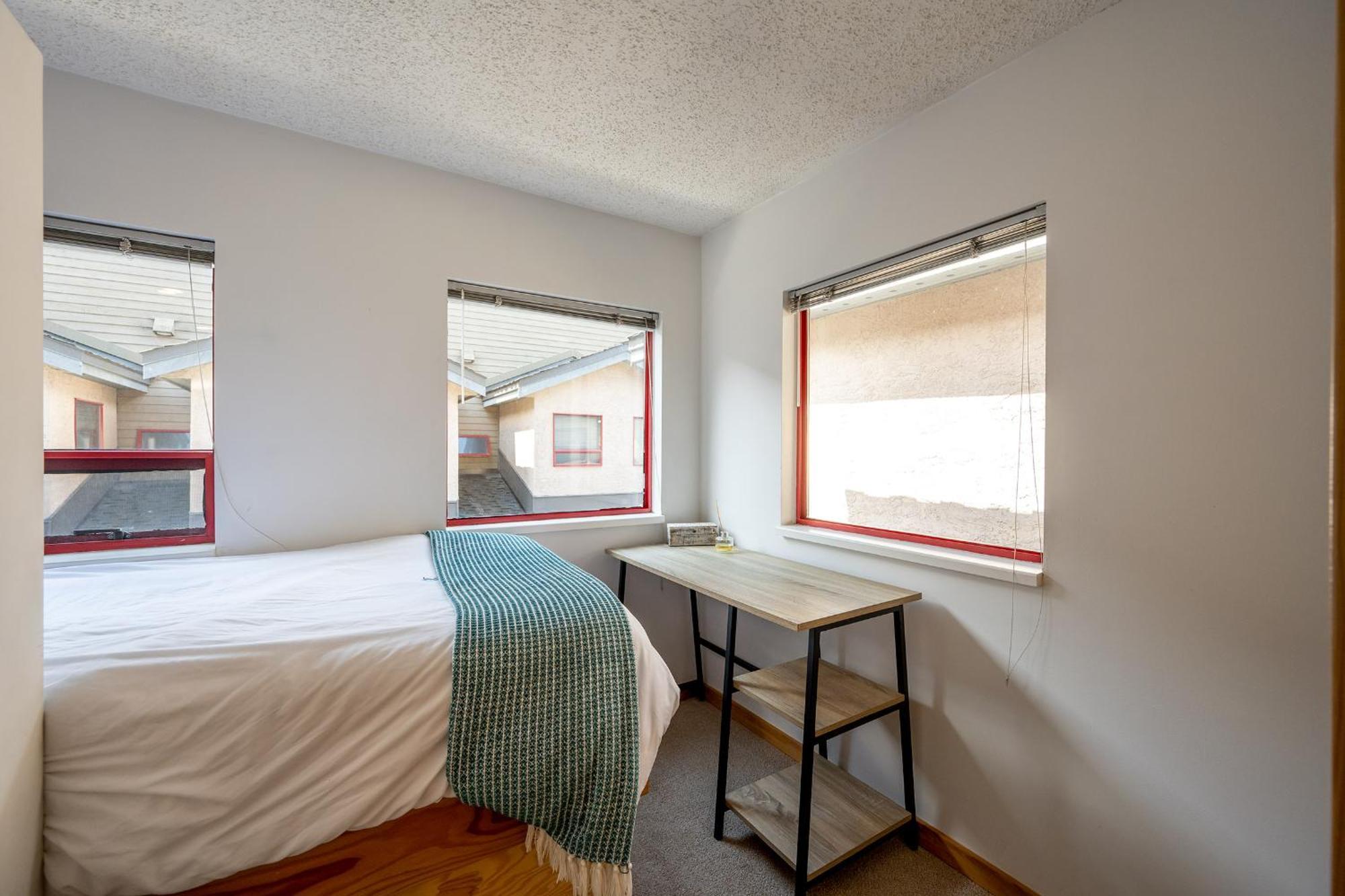 Cozy Creekside Two-storey Apartment Whistler