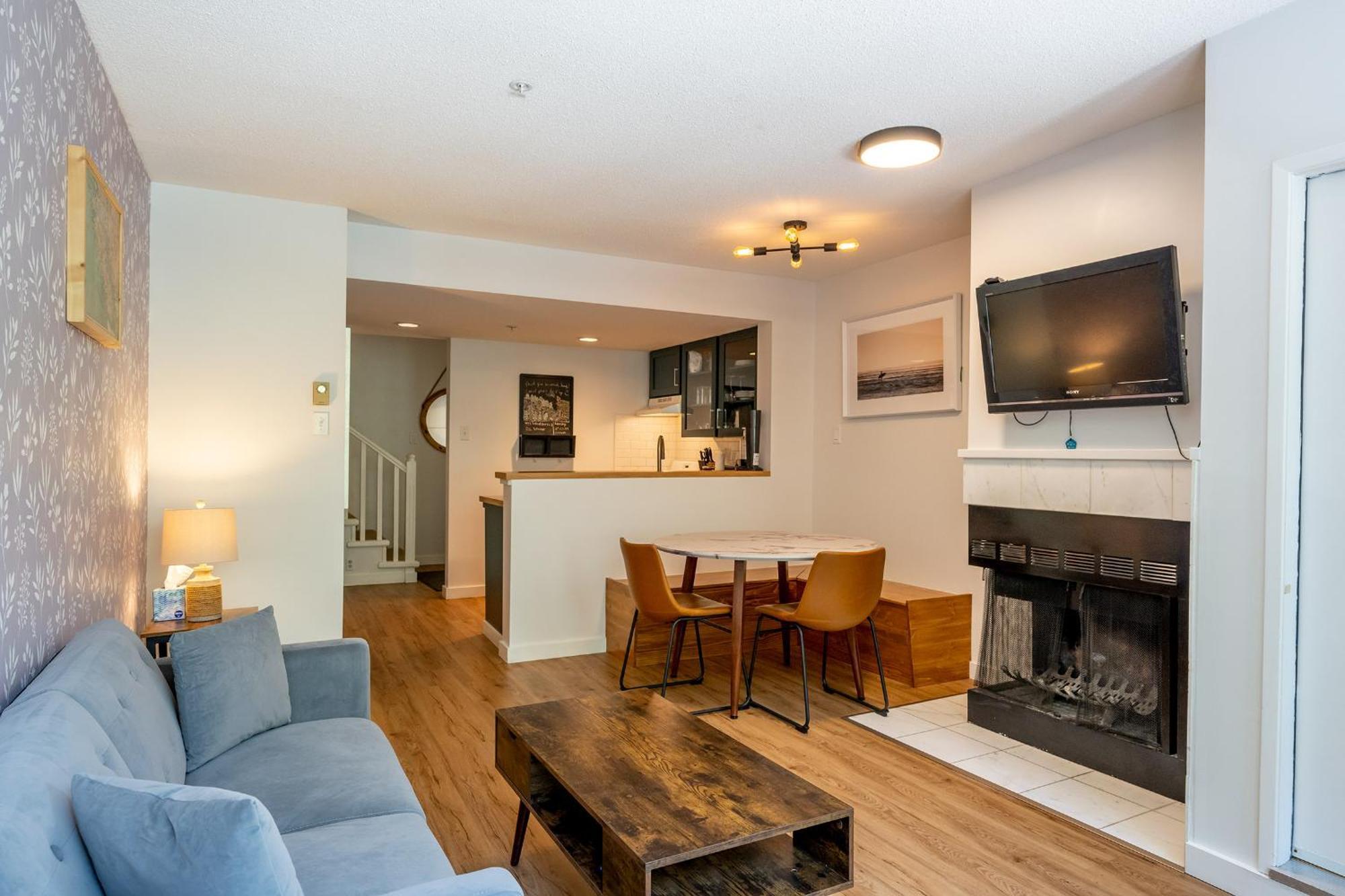 Apartment Cozy Creekside Two-storey