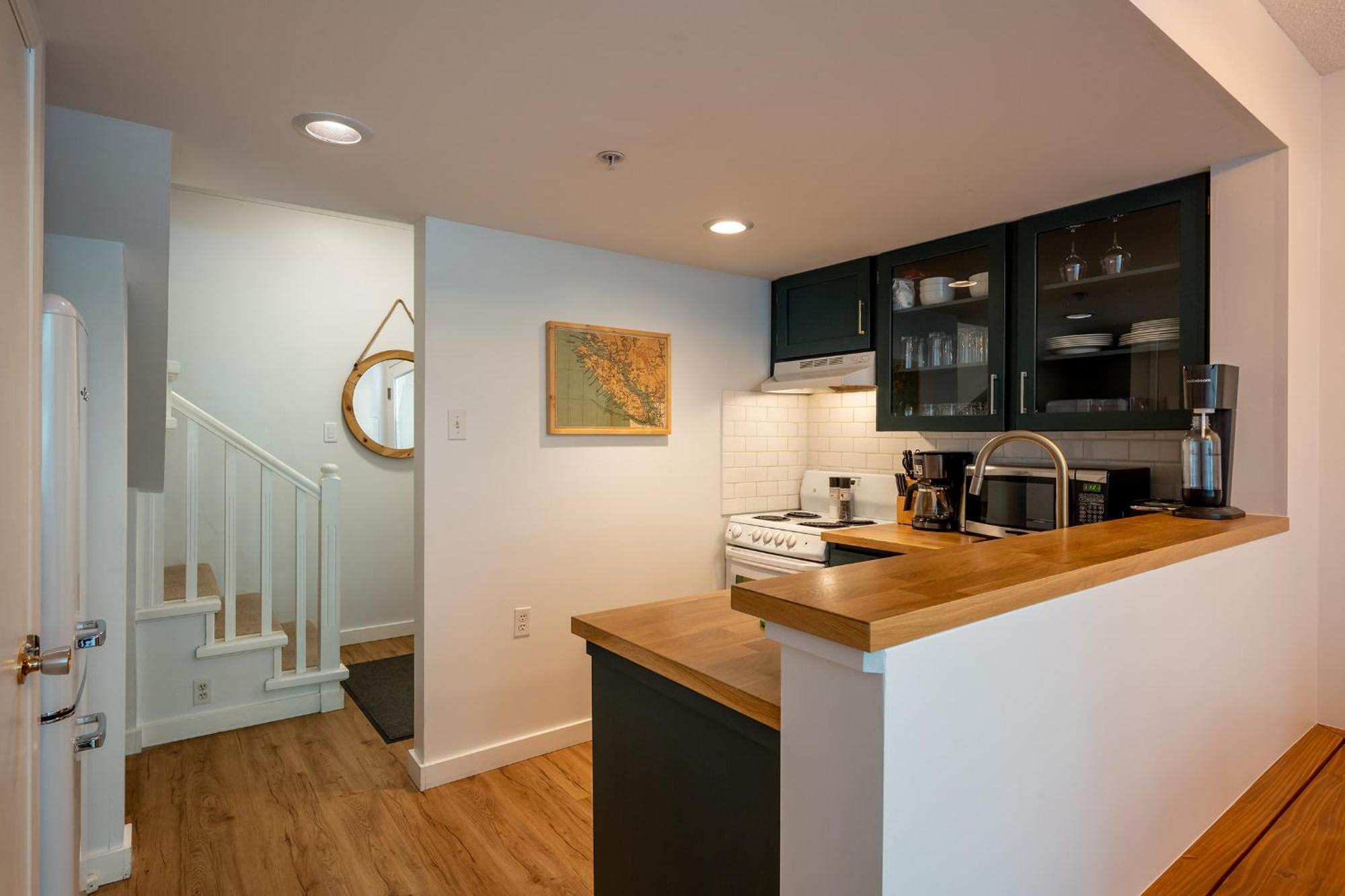 Cozy Creekside Two-storey *