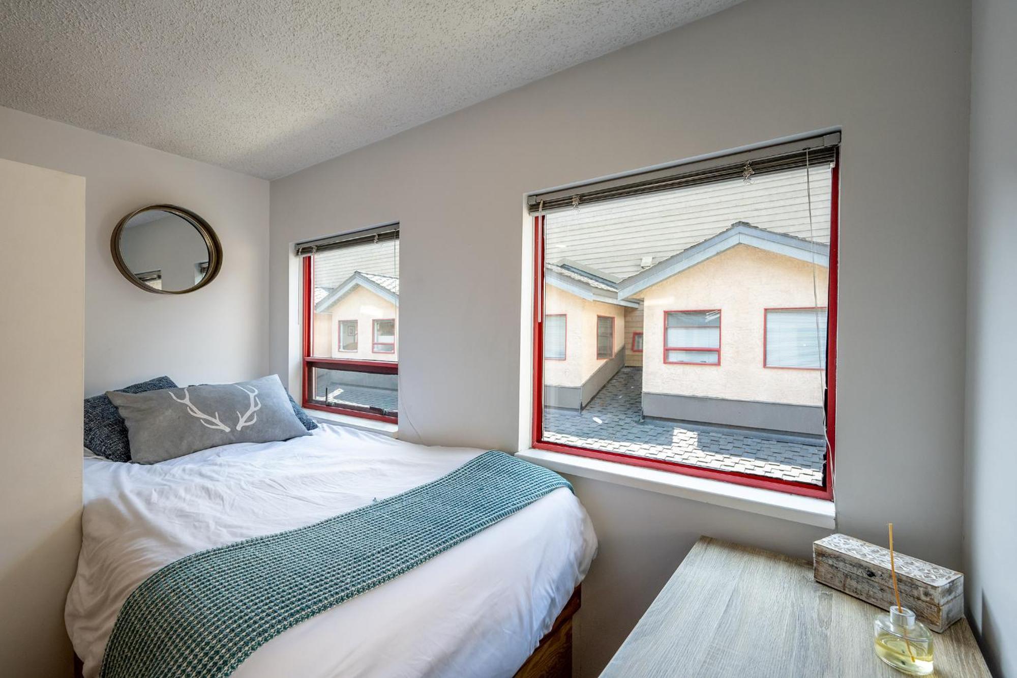 Cozy Creekside Two-storey * Whistler