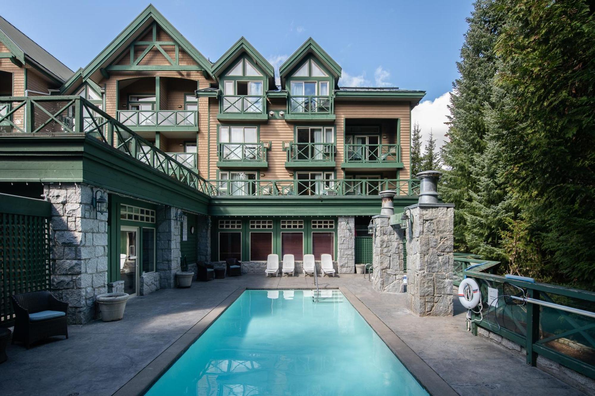 Pinnacle Hotel Whistler