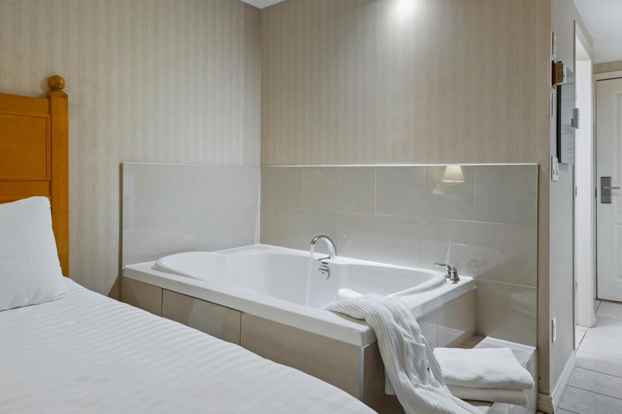 Pinnacle Hotel Whistler