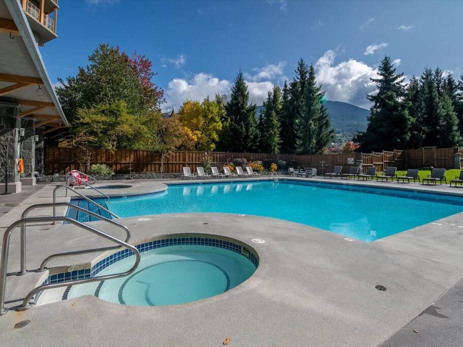 Apartment Cascade Premium Suite, With Pool & Hot Tub Whistler