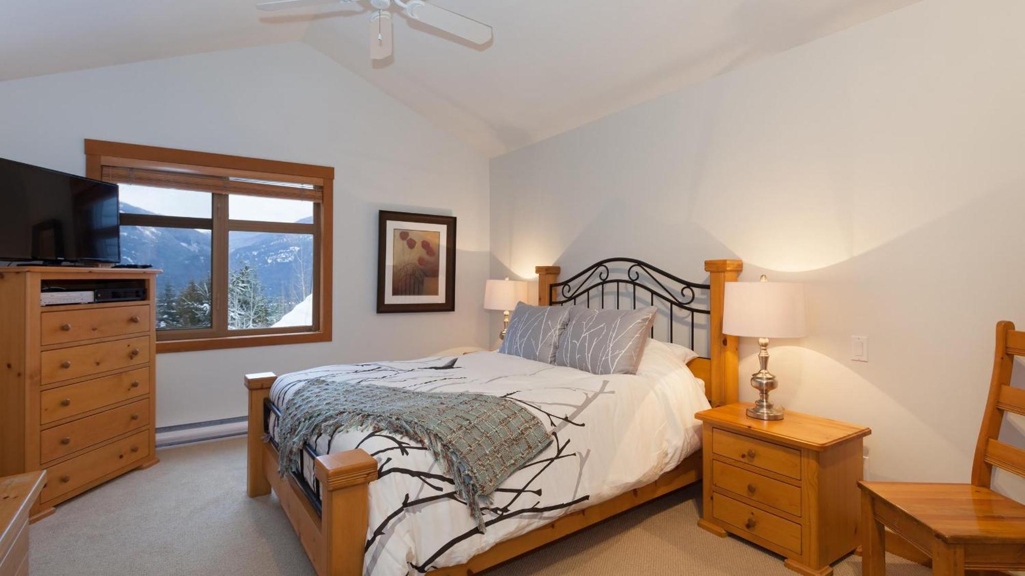 Mountain Star 1 | Mountain Townhome With Hot Tub, 100m From Slopes, Free Village Shuttle Holiday home Whistler