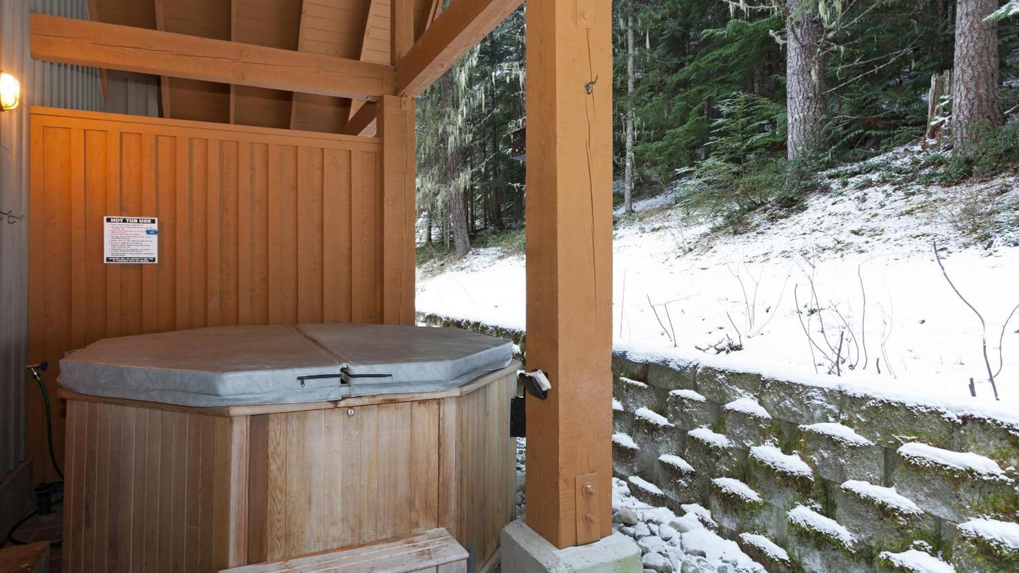 Mountain Star 1 | Mountain Townhome With Hot Tub, 100m From Slopes, Free Village Shuttle Holiday home Whistler