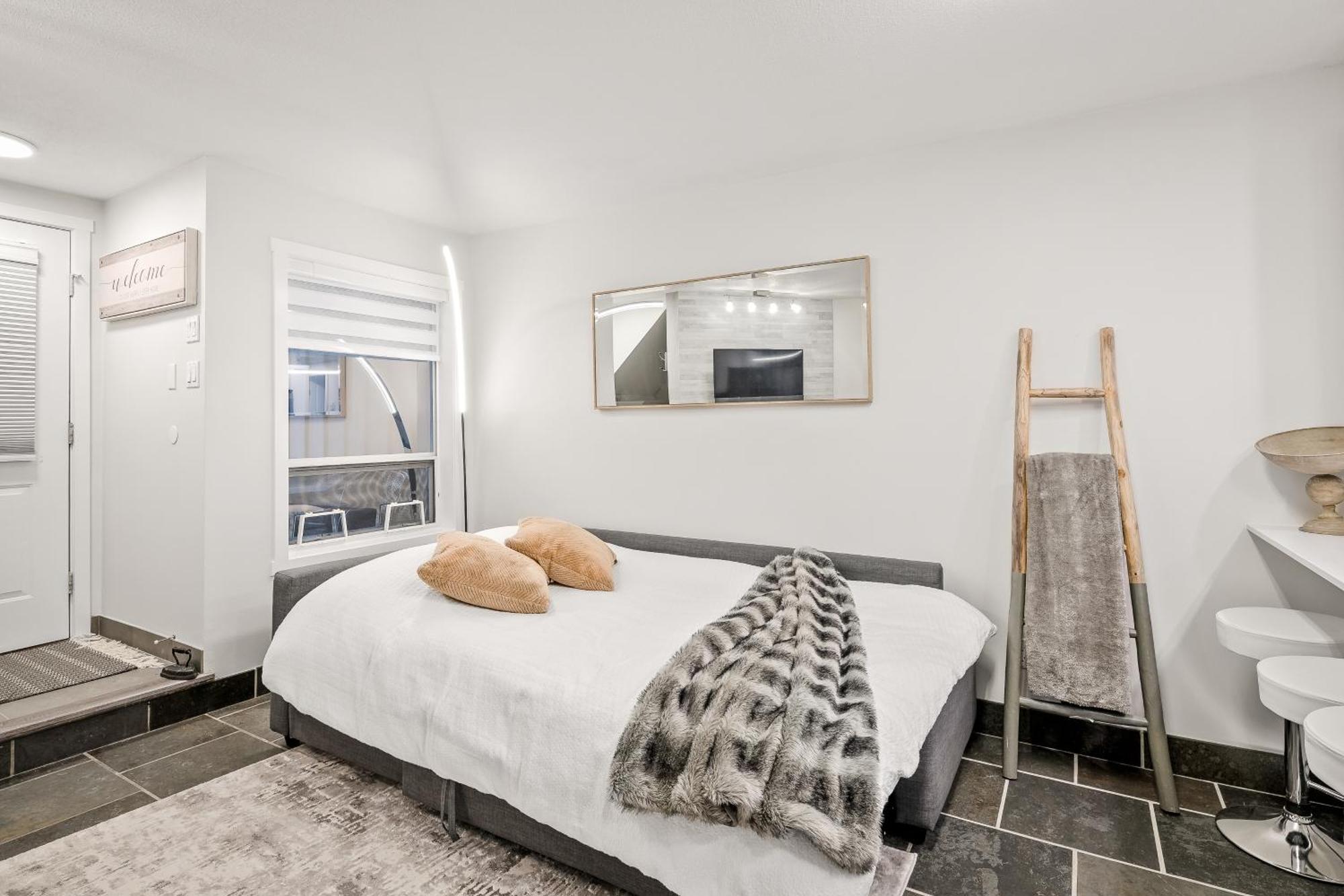 Apartment Village, Private Hot Tub, Free Parking Whistler