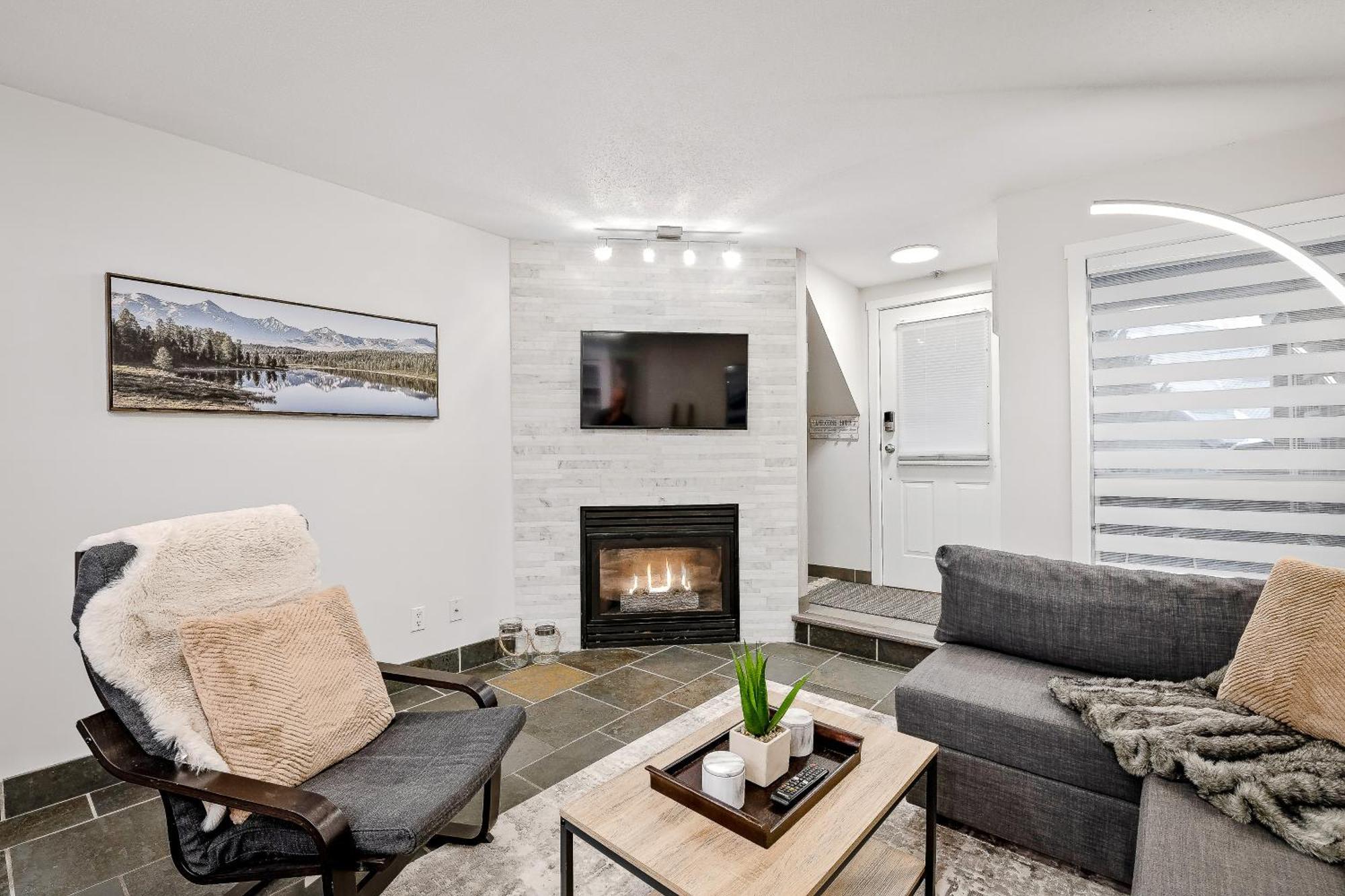 Village, Private Hot Tub, Free Parking Apartment