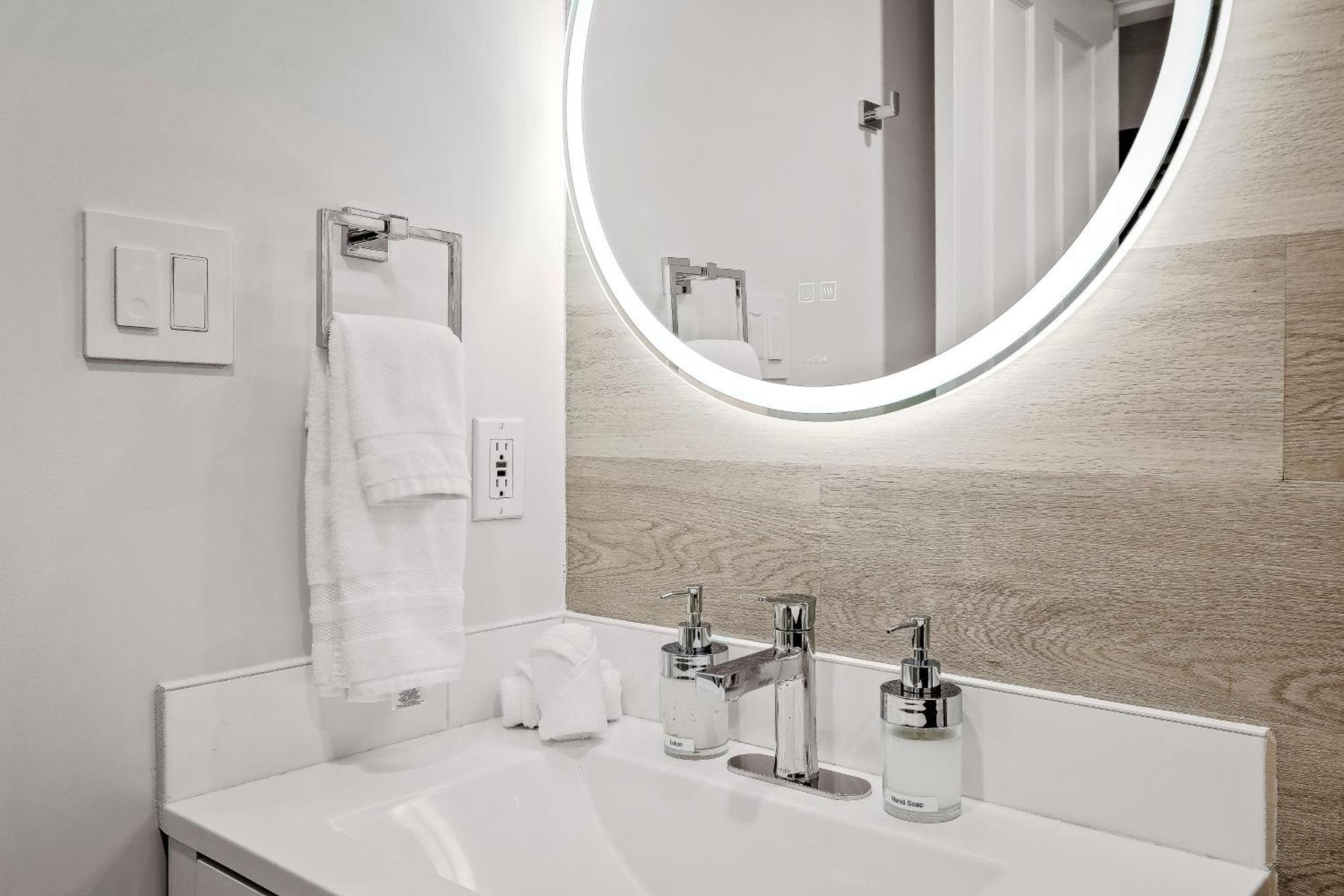 Apartment Village, Private Hot Tub, Free Parking Whistler
