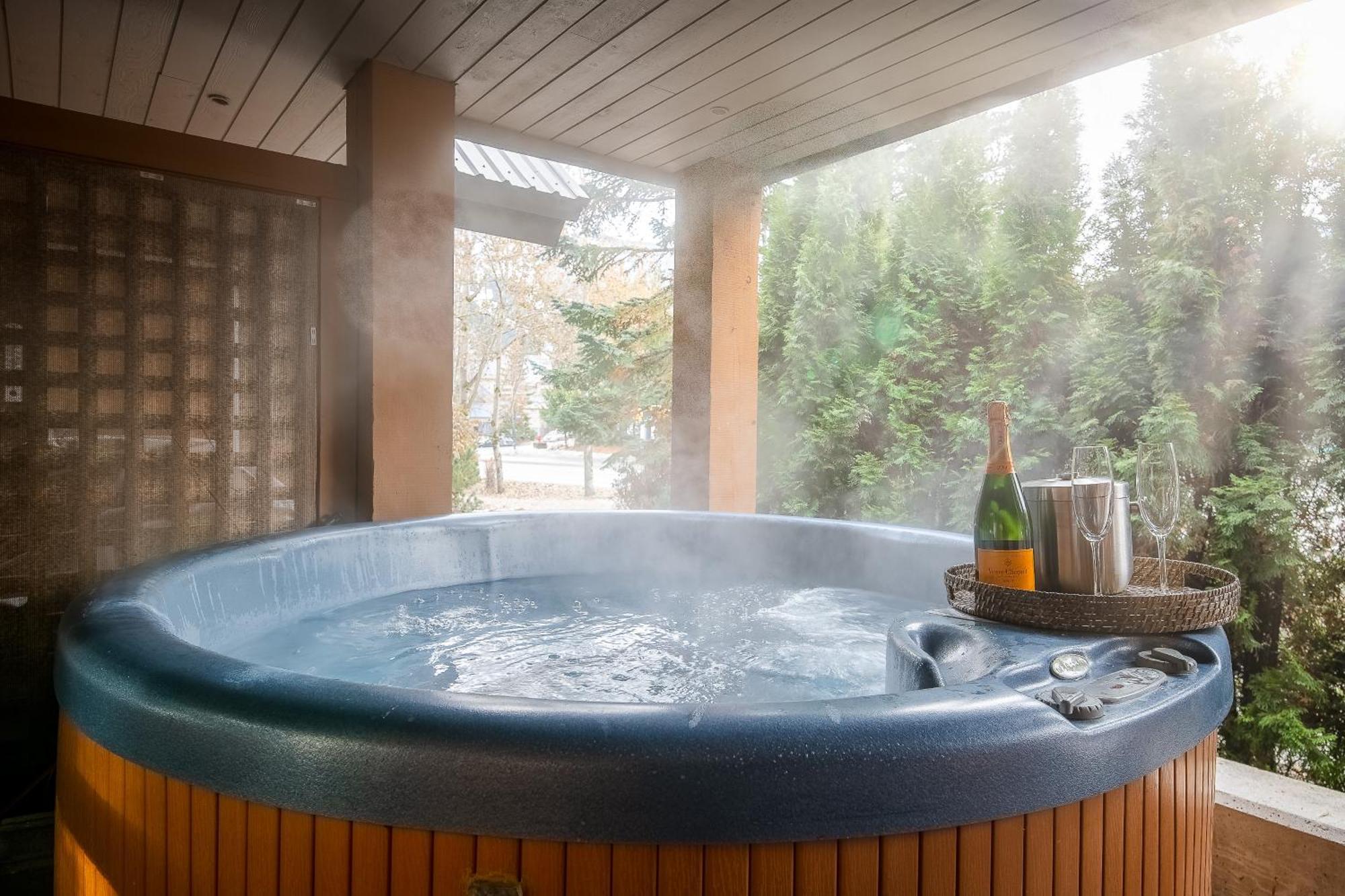 Village, Private Hot Tub, Free Parking *
