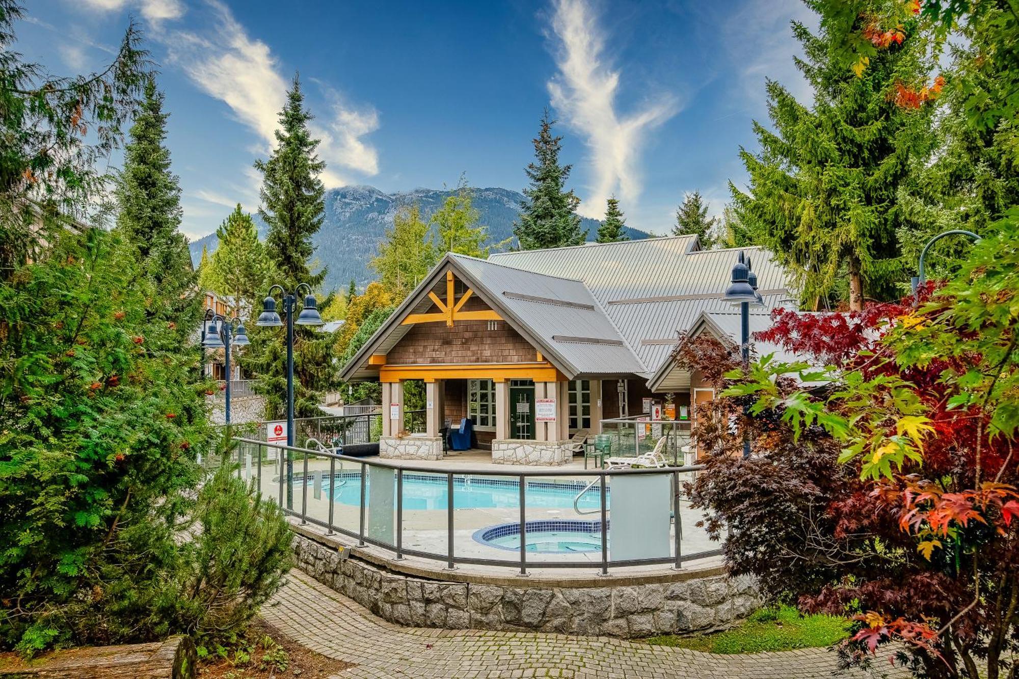 Village, Private Hot Tub, Free Parking * Whistler