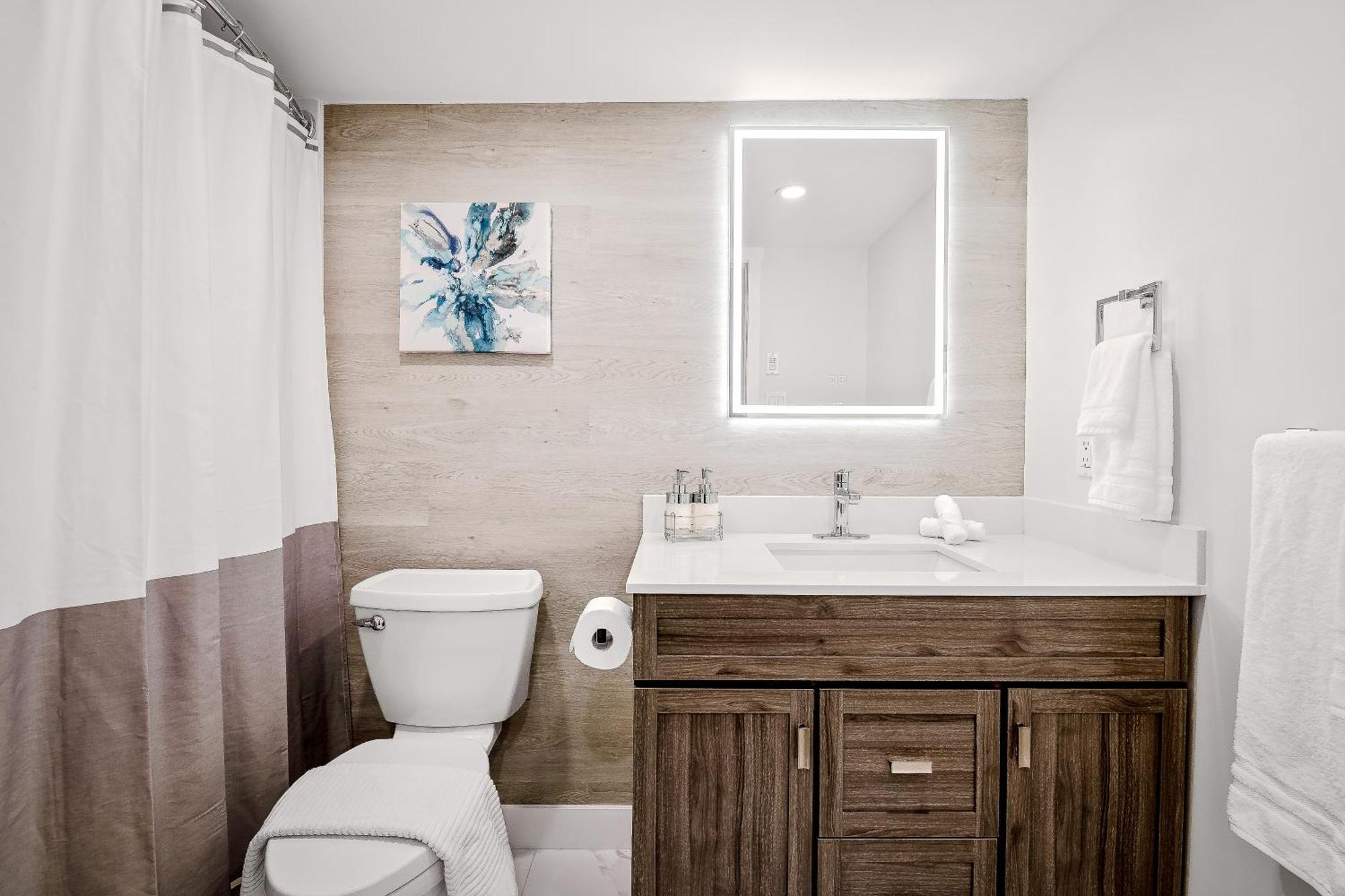 Apartment Village, Private Hot Tub, Free Parking Whistler