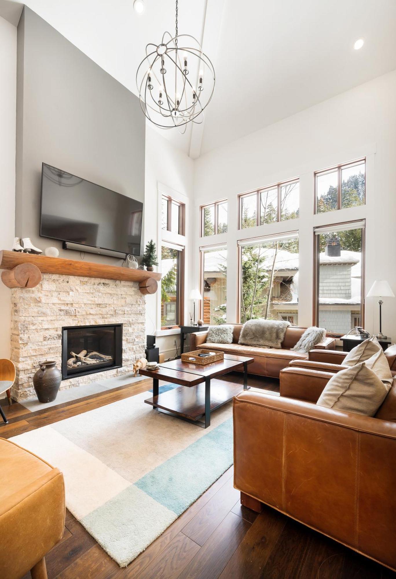 Holiday home 3br, Taluswood Heights, Luxury, Private Hot Tub, Ski-in Ski-out, By Harmony Whistler
