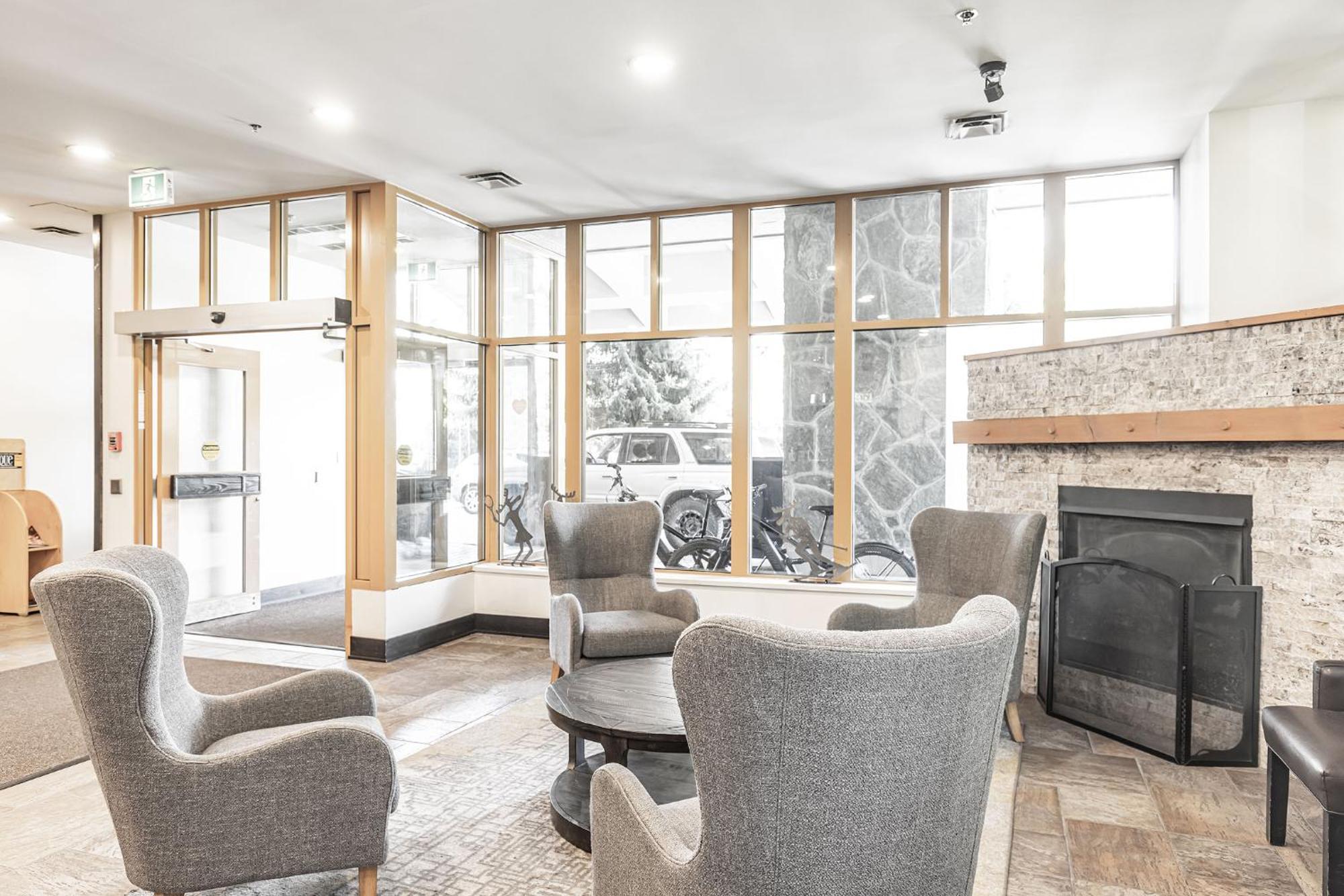 Cascade Premium Suite, With Pool & Hot Tub Apartment Whistler