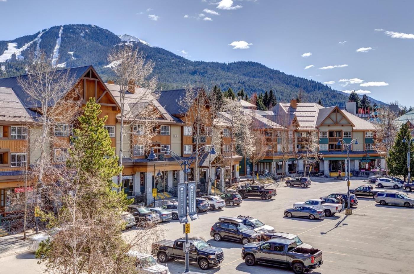 2br 2ba Family-friendly Mountain Escape W Scenic Views, Perfect Village Location Near To Shops, Cafes, Olympic Rings Apartment